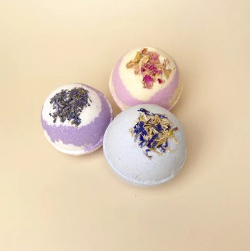 Sweet Kisses Bath Bomb