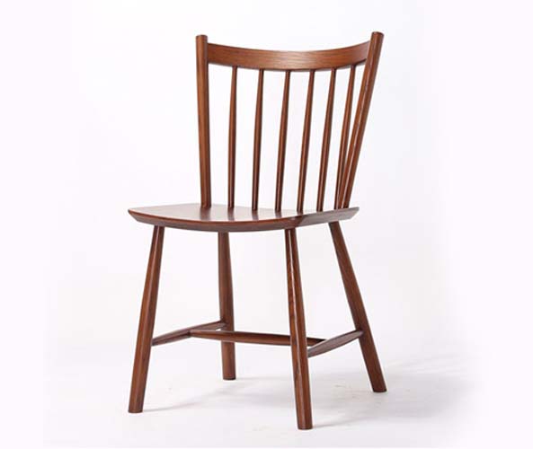 DC04 Brown Wooden Windsor Chair