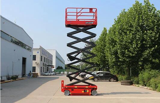 SELF-PROPELLED SCISSOR LIFT