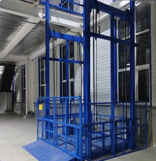 WAREHOUSE CARGO LIFT