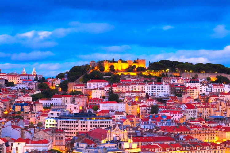 Tour Lisbon at night