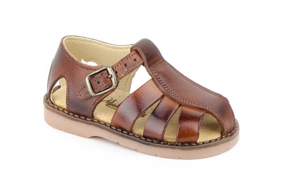 Child sandals in brown leather