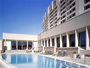 Piscine dans l'hôtel