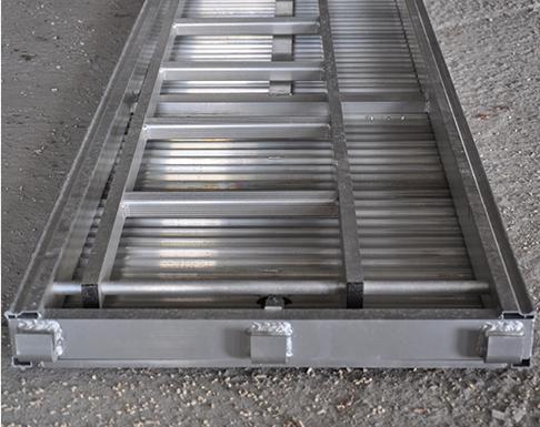 Aluminum access deck with ladder