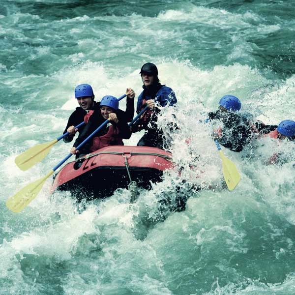 Rafting pe râu