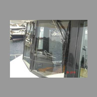 Janelas e portas de acesso para aeronaves e navios