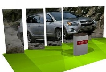 Banner står