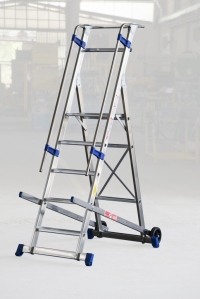 Aluminum access ladder. CASTELLO EU