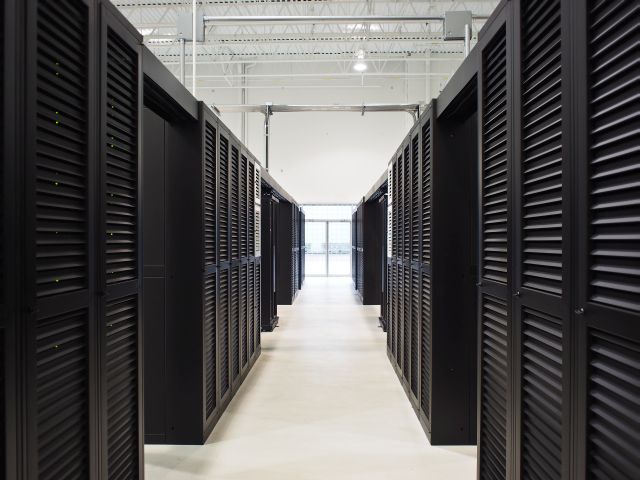 Simpanan data, peralatan dan sistem