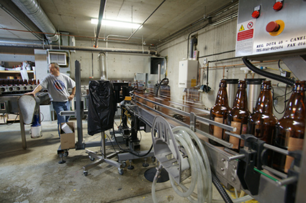 Beer bottling at Canning serbisyo