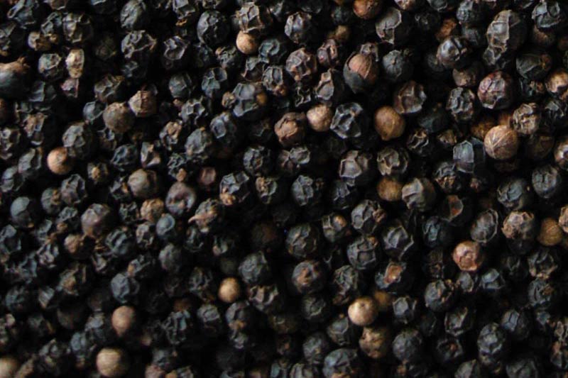 Black pepper and white pepper