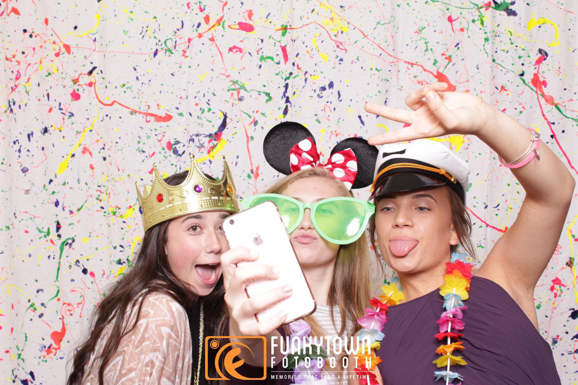 FUNKYTOWN FOTOBOOTH