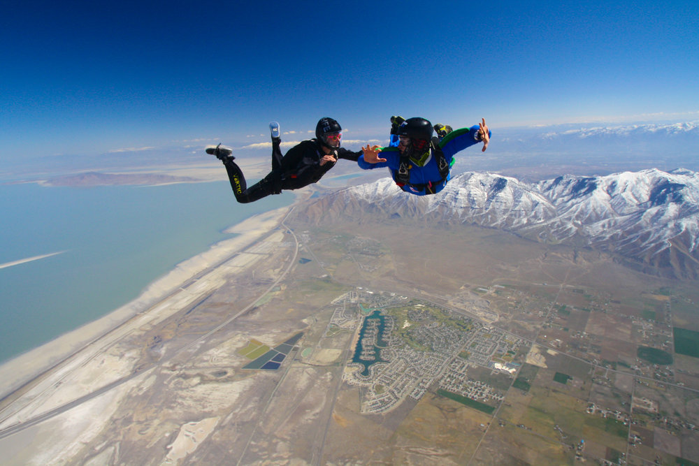 Skydiving 