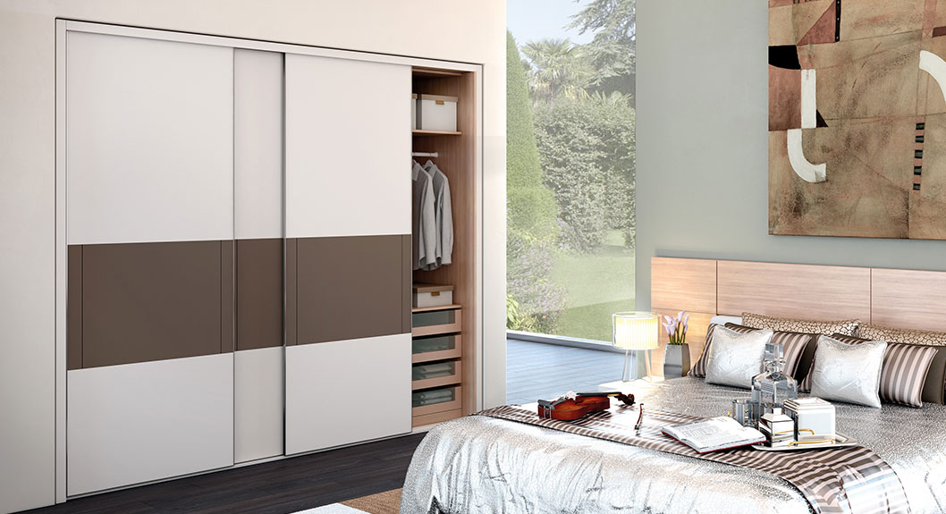 YG91553: Contemporary Beige Lacquer Sliding Wardrobe