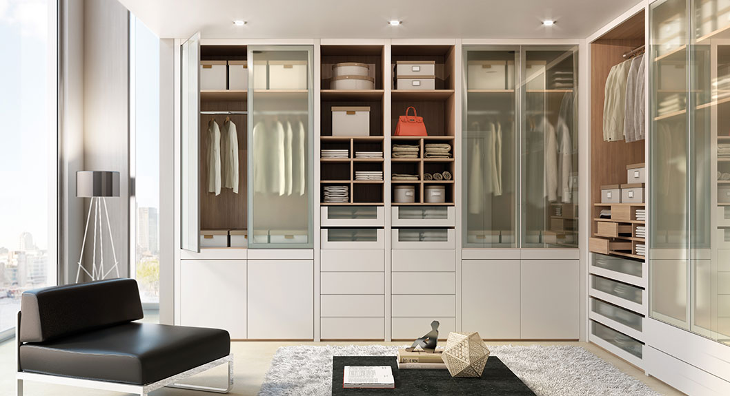 Modern Beige Lacquer Walk-in Wardrobe YG91555