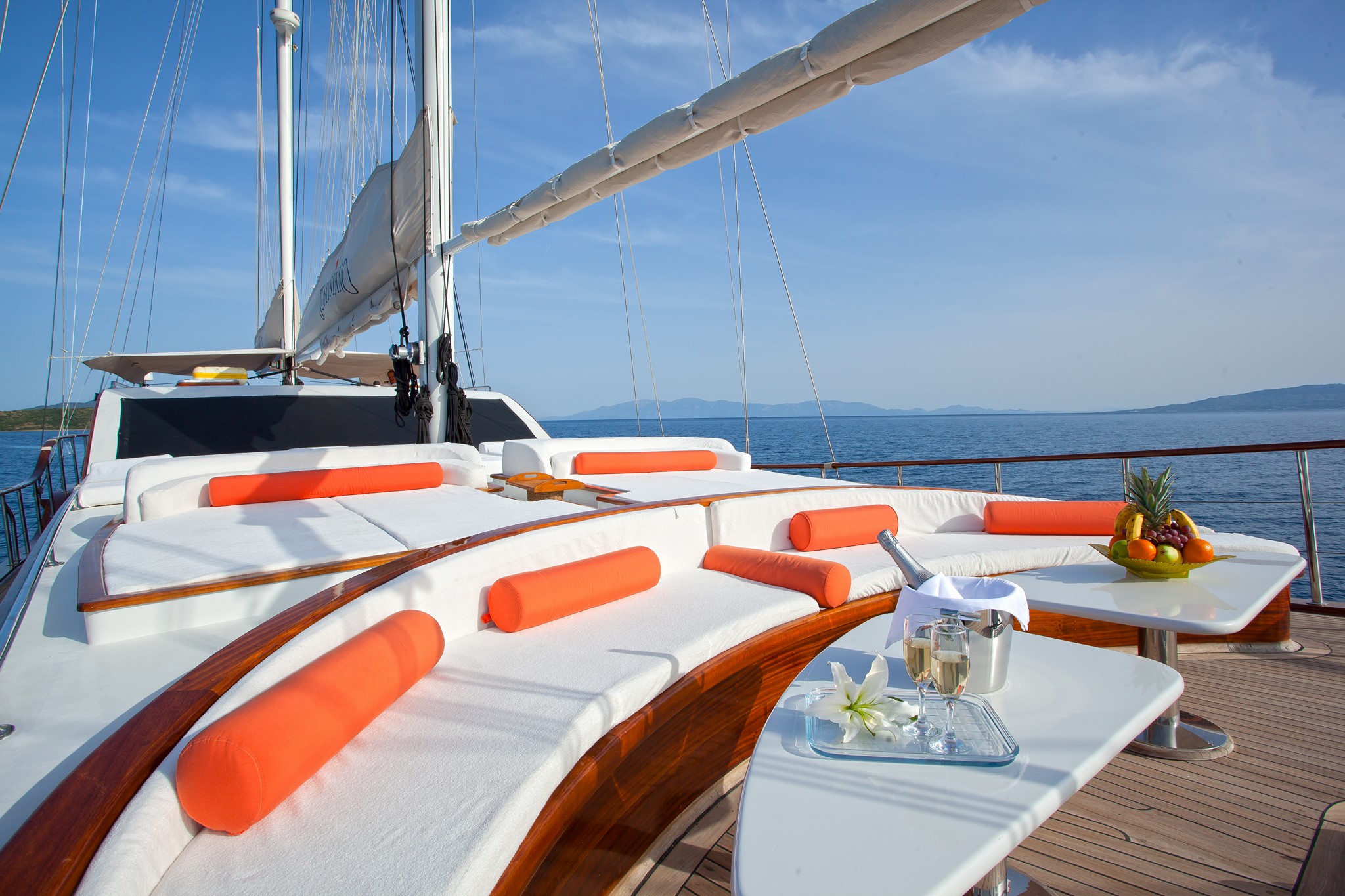 Yachts (hire/rental)