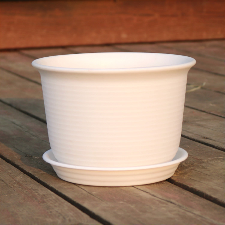 large plastic plant pots