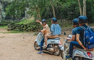 TOUR BY SCOOTER