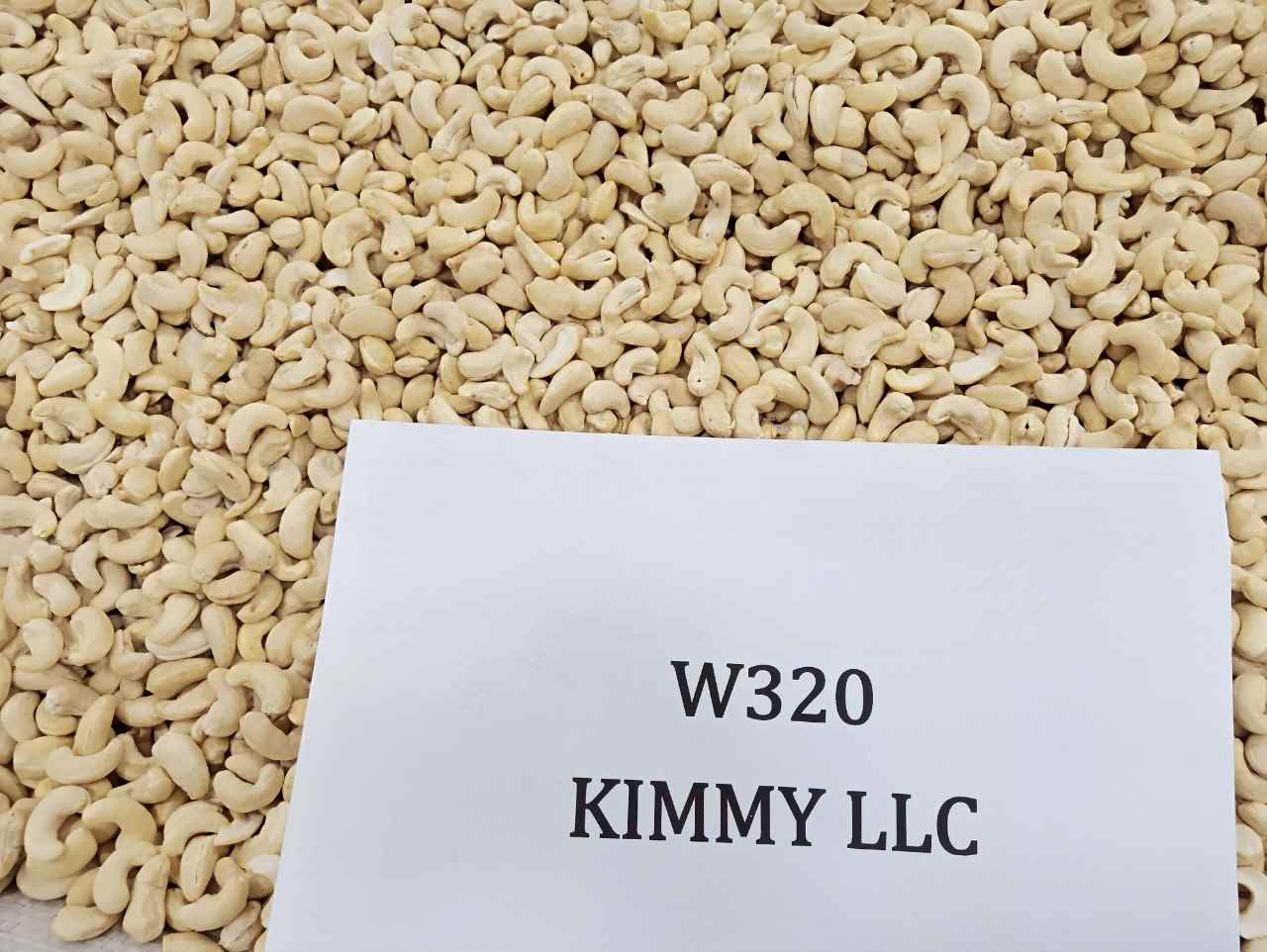  W320 Cashew Nut Vietnam White Whole Cashews