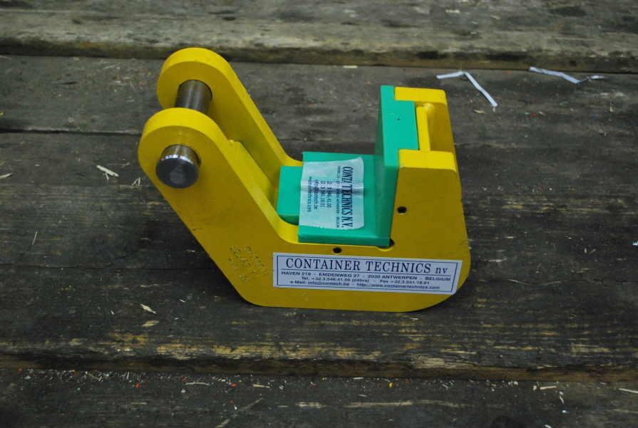 LIFTING CLAMP FOR TUBES